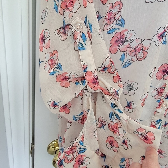 Kut From The Kloth Sheer Blush Pink Floral Roll Tab Sleeve Button Blouse Size M - Picture 5 of 12